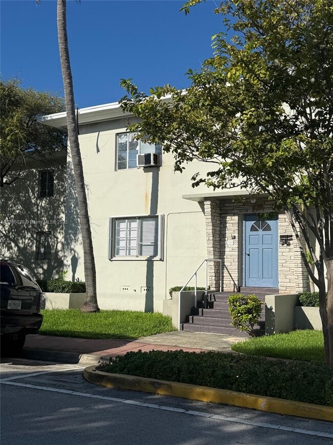 Foto del edificio - 8340 Crespi Blvd