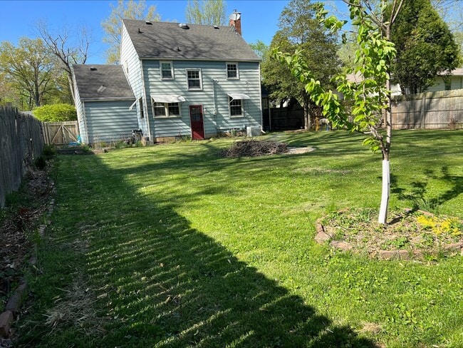 Building Photo - 2081 W Riverview Ave