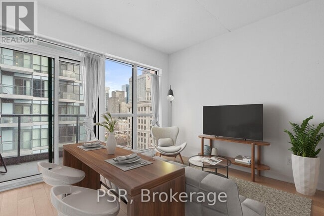 Building Photo - 210 Simcoe St