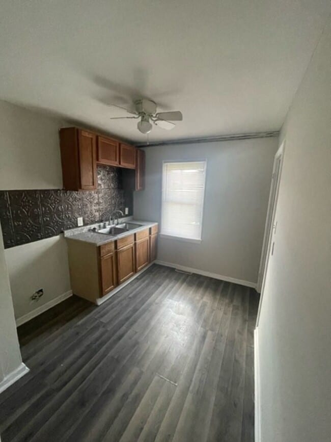 Building Photo - Cozy Two Bedroom! Available Now! Section 8 Welcomed