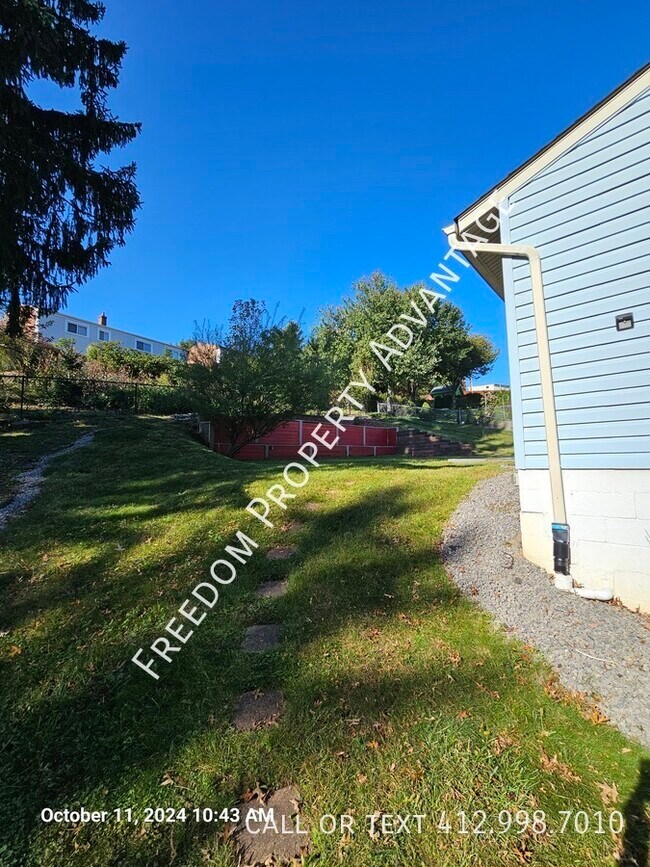 Building Photo - 502 Doe Ter