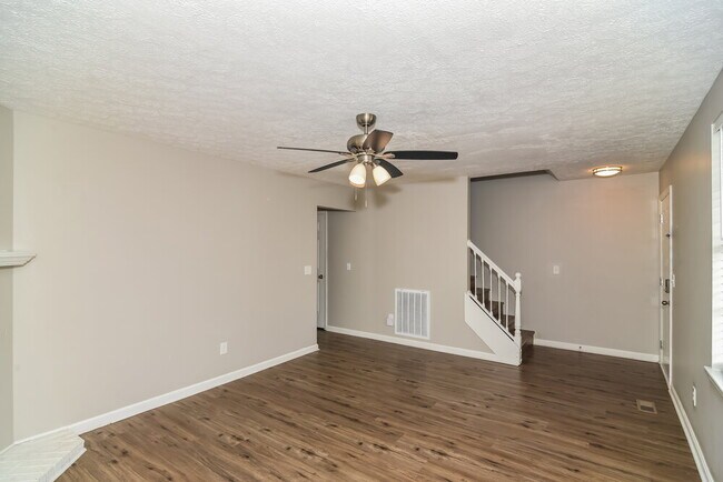 Foto del edificio - 104 River Bend Rd