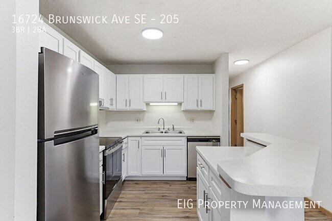 Foto del edificio - 16724 Brunswick Ave SE