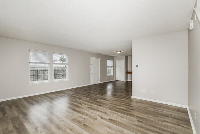 Foto del edificio - 2371 Summerwood Ln