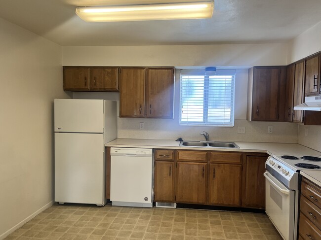 Kitchen - 157 E 850 S