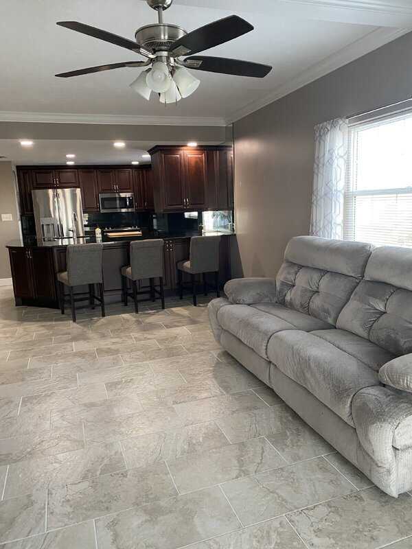 Building Photo - 404 S Beach St