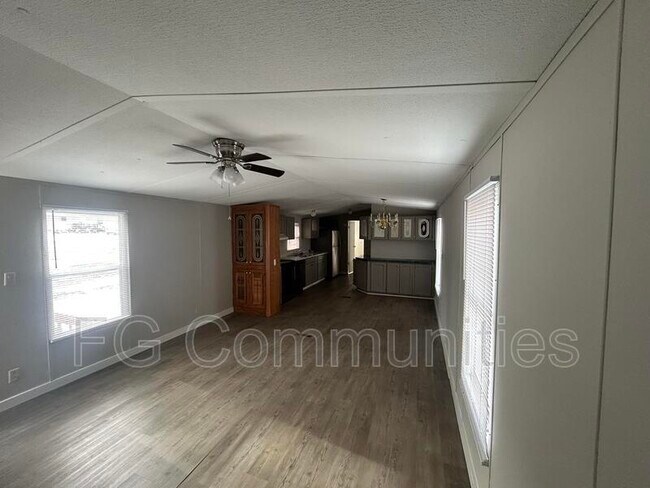 Foto del edificio - 188 Golden Oaks Ln