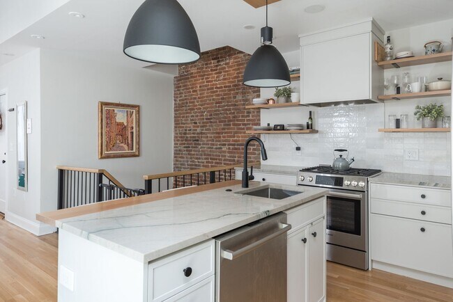 Foto del edificio - Modern Luxury Duplex in South Boston
