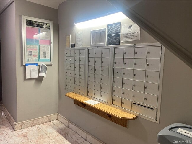 Building Photo - 35-35-35-75 75th St