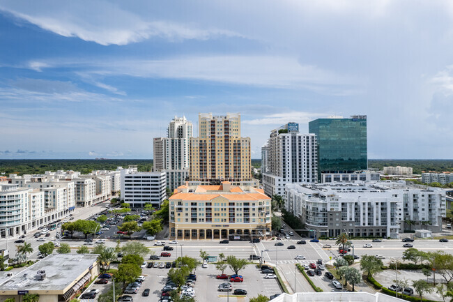 Building Photo - Metropolis at Dadeland