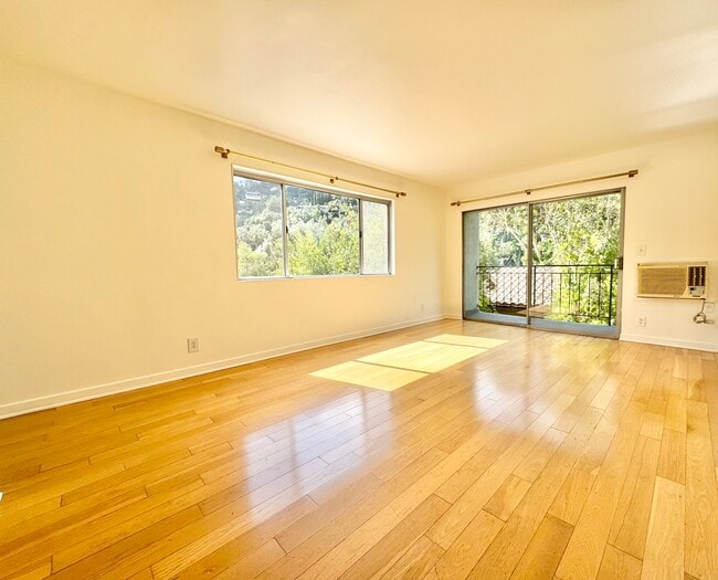 Foto del edificio - 3625 Regal Pl
