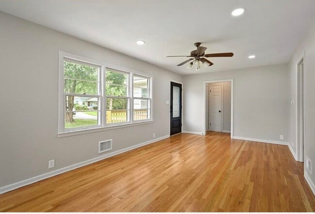 Building Photo - 3605 S Norwood Ave