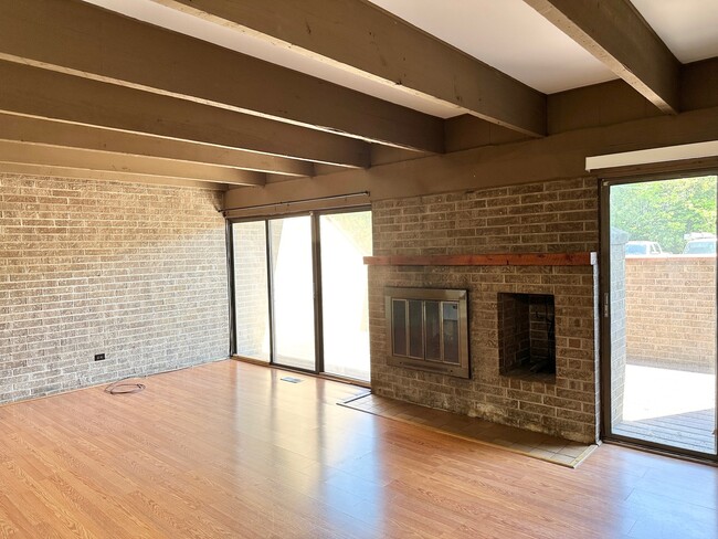 Building Photo - 709 Kenneth Cir