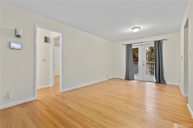 Building Photo - 3Bd/1.75Ba Seattle House