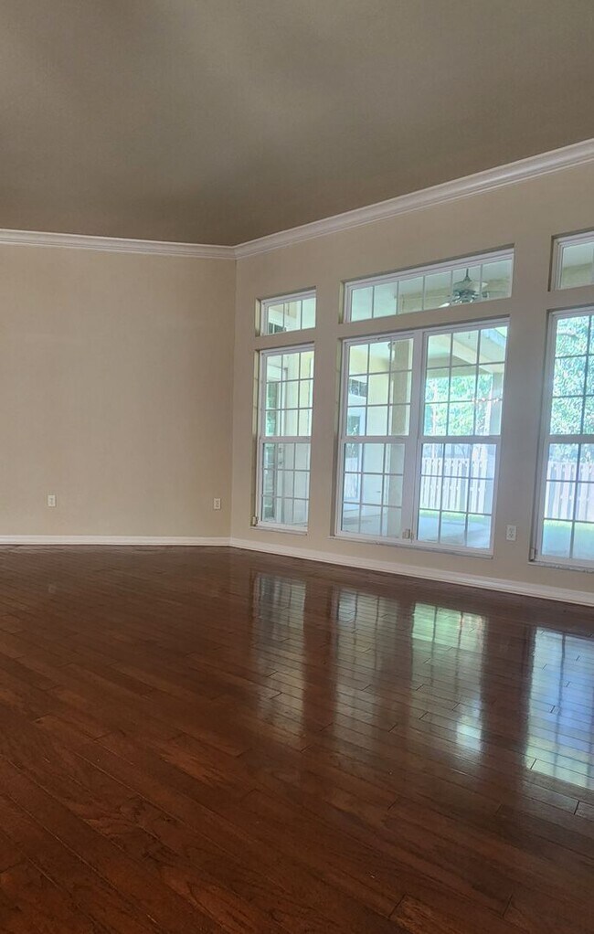 Building Photo - A Must See Cobblefield Beauty!