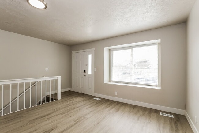 Building Photo - 76 W Stauffer Ln