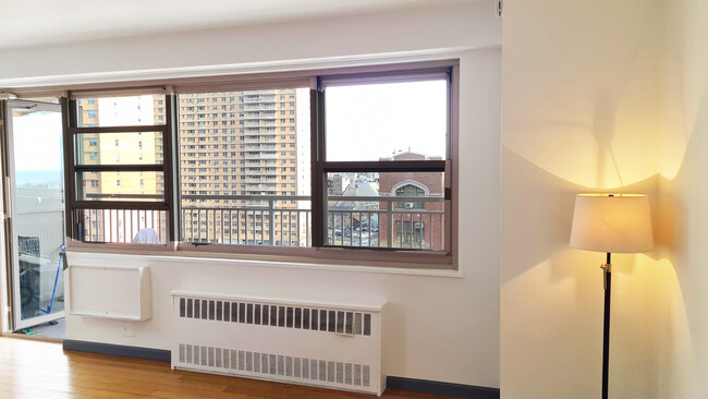 Foto del edificio - 2925 W 5th St