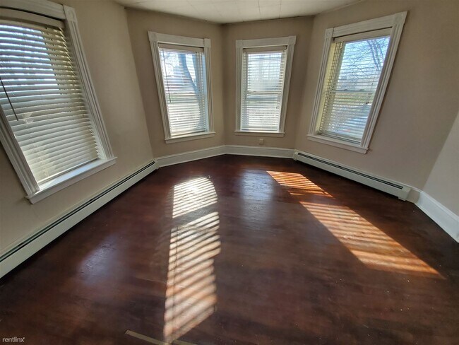 Building Photo - 2 br, 1 bath  - 70 Mulberry St Apt B