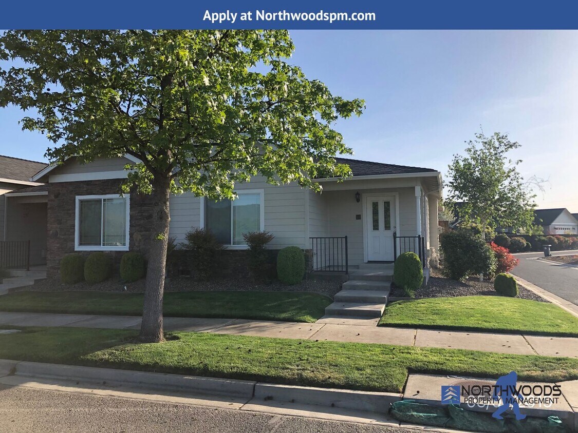 Primary Photo - 55+ Community Beautful 2 Bedroom 2 Bathroo...