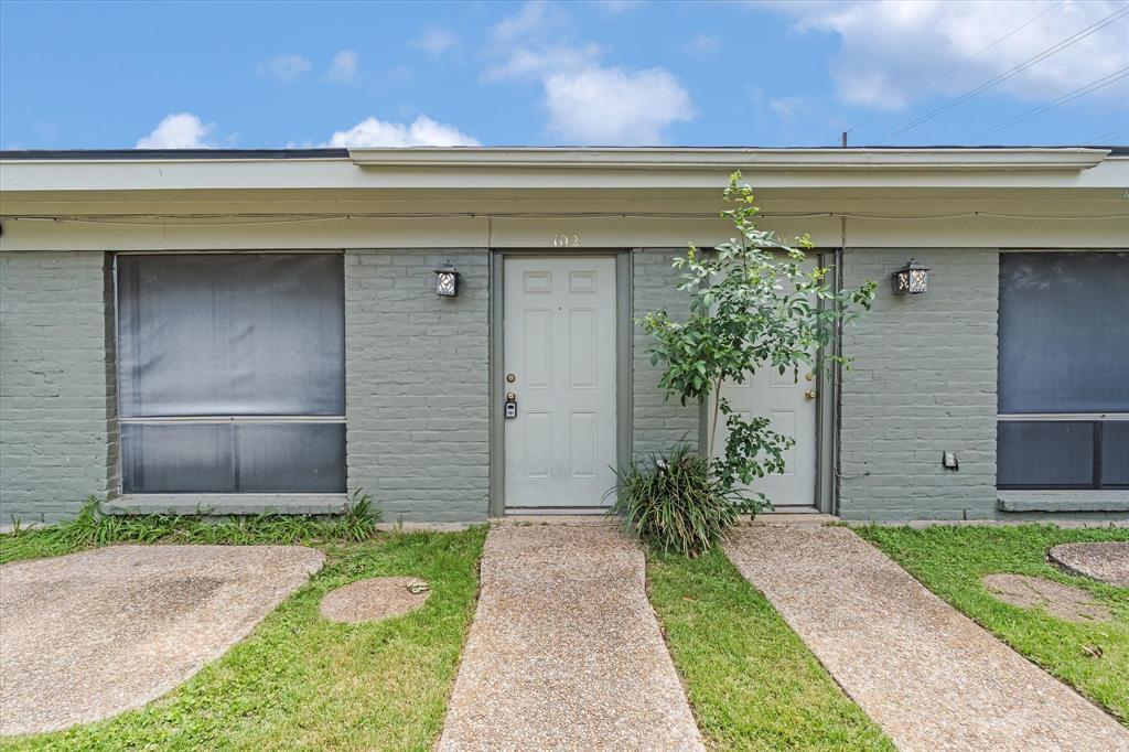 Foto principal - 612 W 51st St
