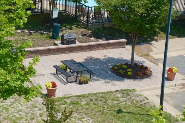 Grill - Wyndham Pointe Apartments