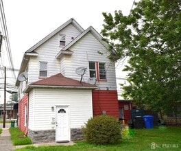 Building Photo - 219 Avenel St