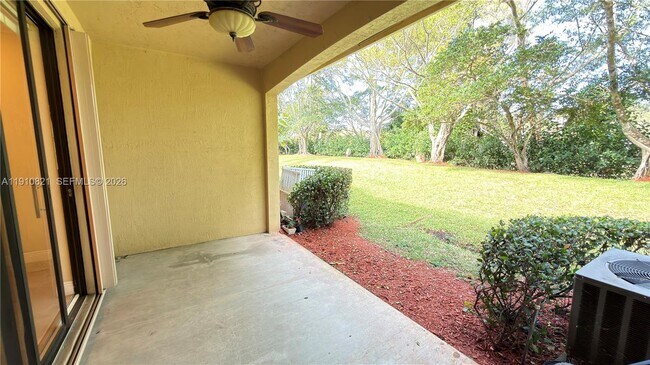 Foto del edificio - 3887 Tree Top Dr