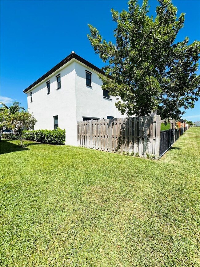 Foto del edificio - 10090 SW 228th Terrace