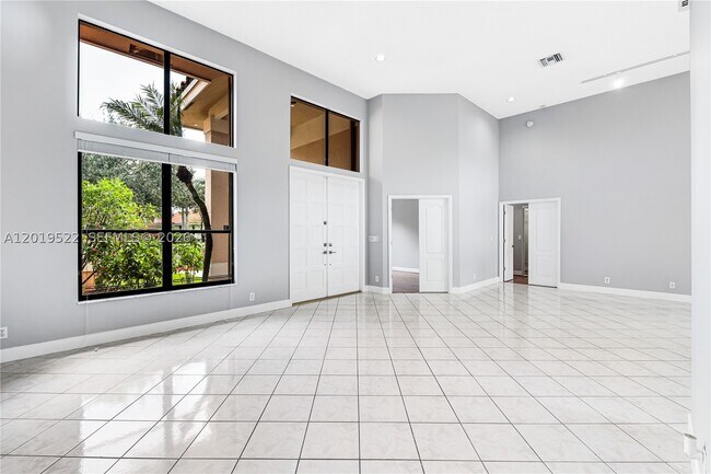 Foto del edificio - 1256 Manor Dr S