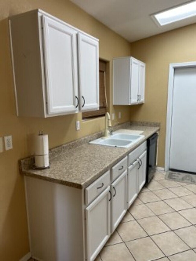 Building Photo - 2295 Senita Dr