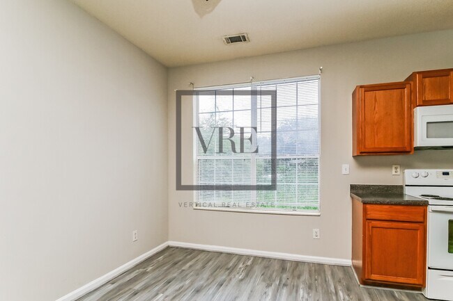 Foto del edificio - 6517 Chestnut Lake Crossing