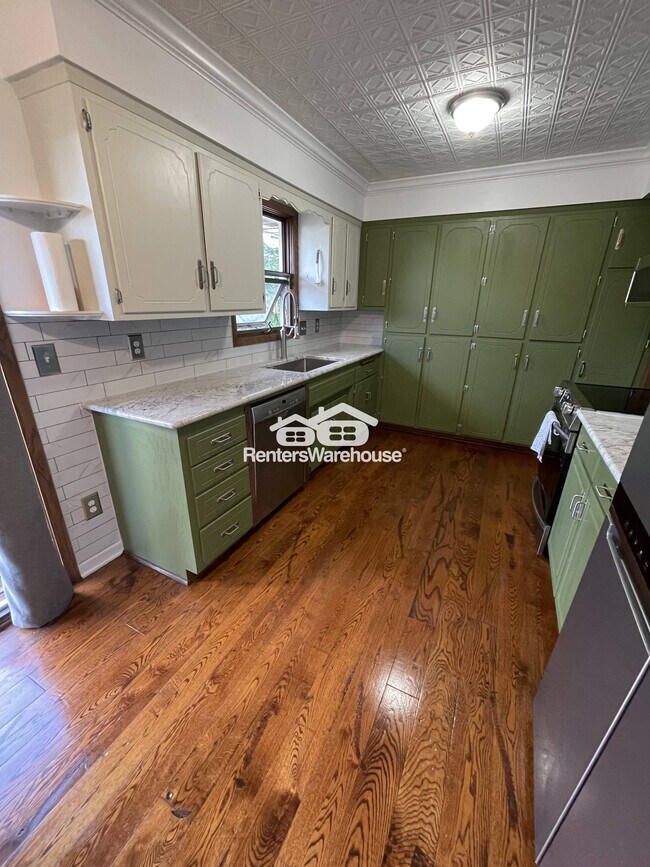 Foto del edificio - 3030 16th Ave NW