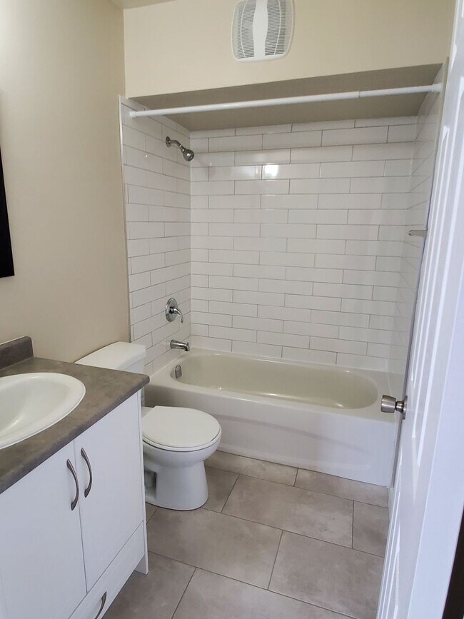 Building Photo - RENOVATED BUILDING & SUITES: