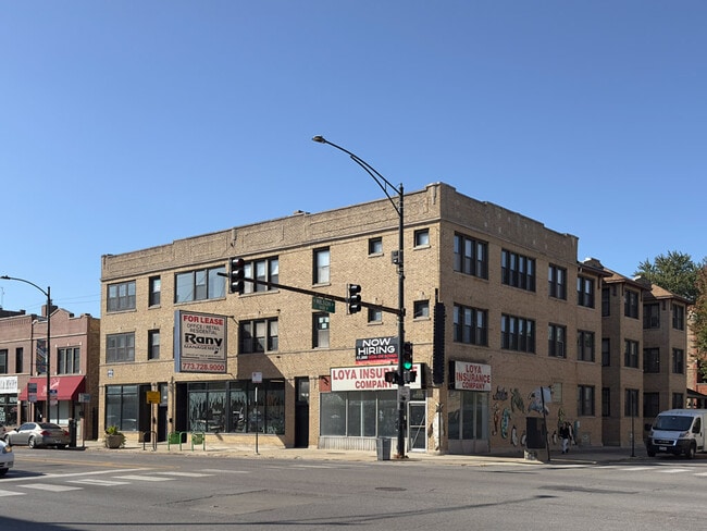 Building Photo - 2405 W Wilson Ave