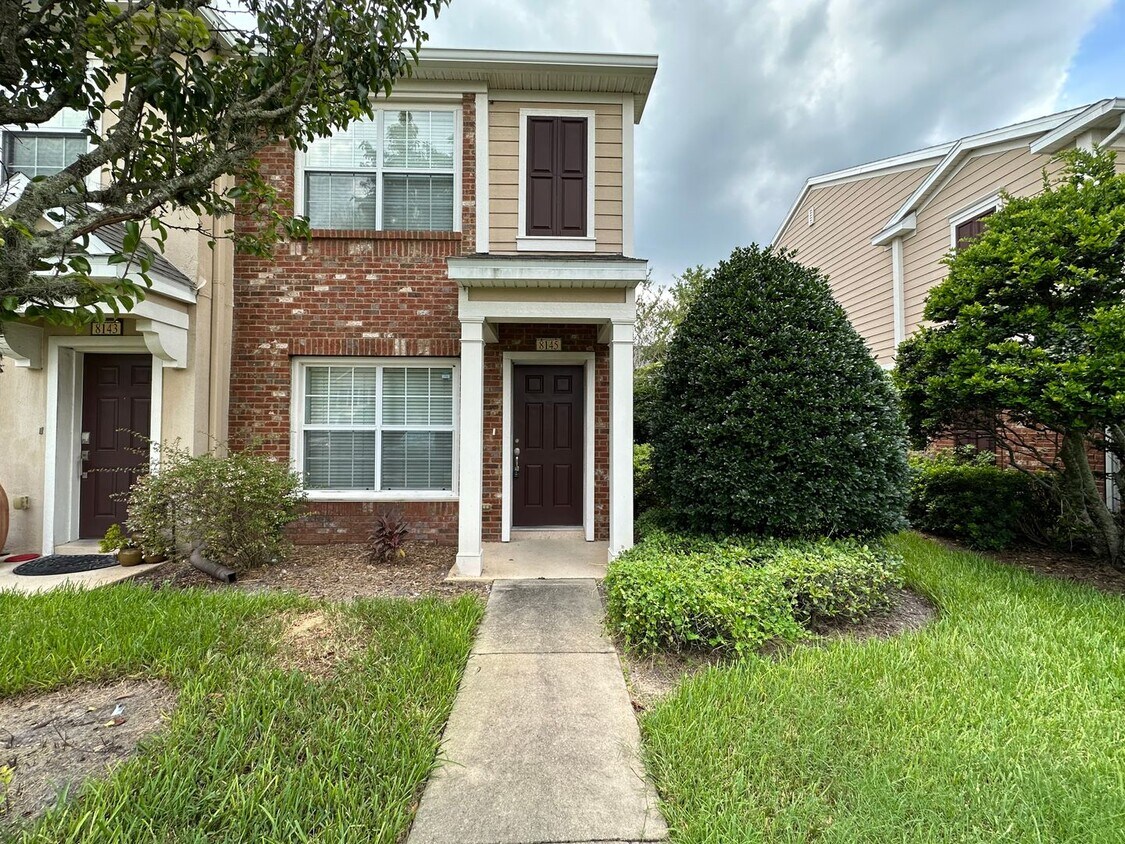 Primary Photo - Adorable Townhome in Prime Location!