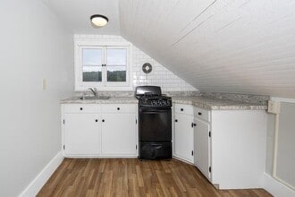 Building Photo - 882 4th Ave