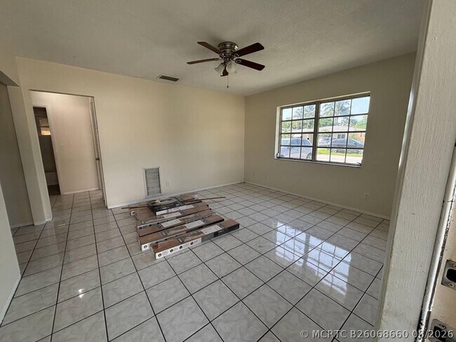 Building Photo - 2541 Taylor St