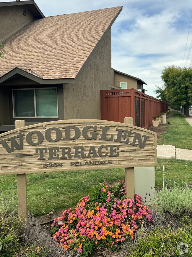 Fleur de Ville Apartments for Rent with High Ceilings Modesto, CA 2