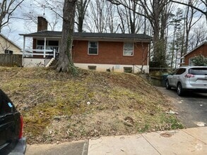Building Photo - 2307 Crestmont Ave