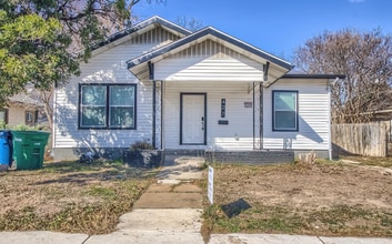 Building Photo - 427 E Southcross