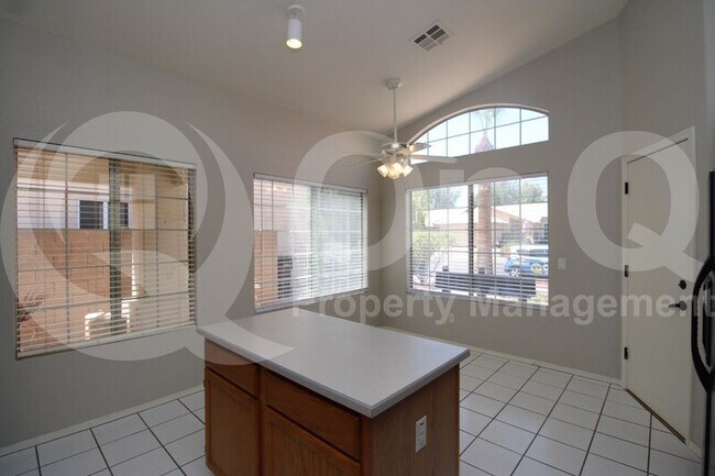 Foto del edificio - 1083 W Orchid Ln