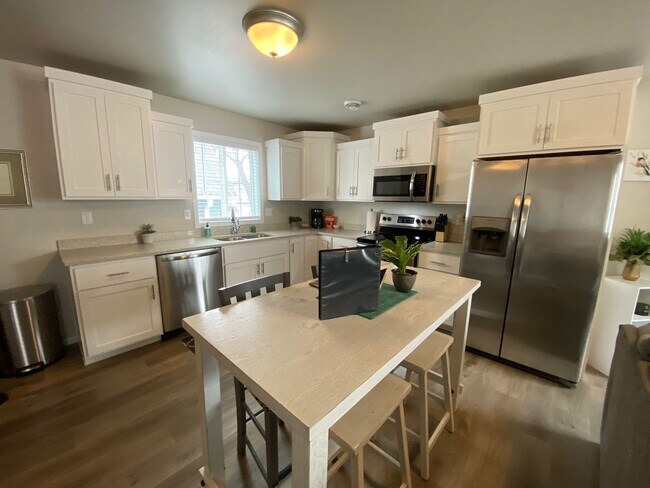 Foto del edificio - NEW CONSTRUCTION - 3 bdrm/2 bath Townhome!