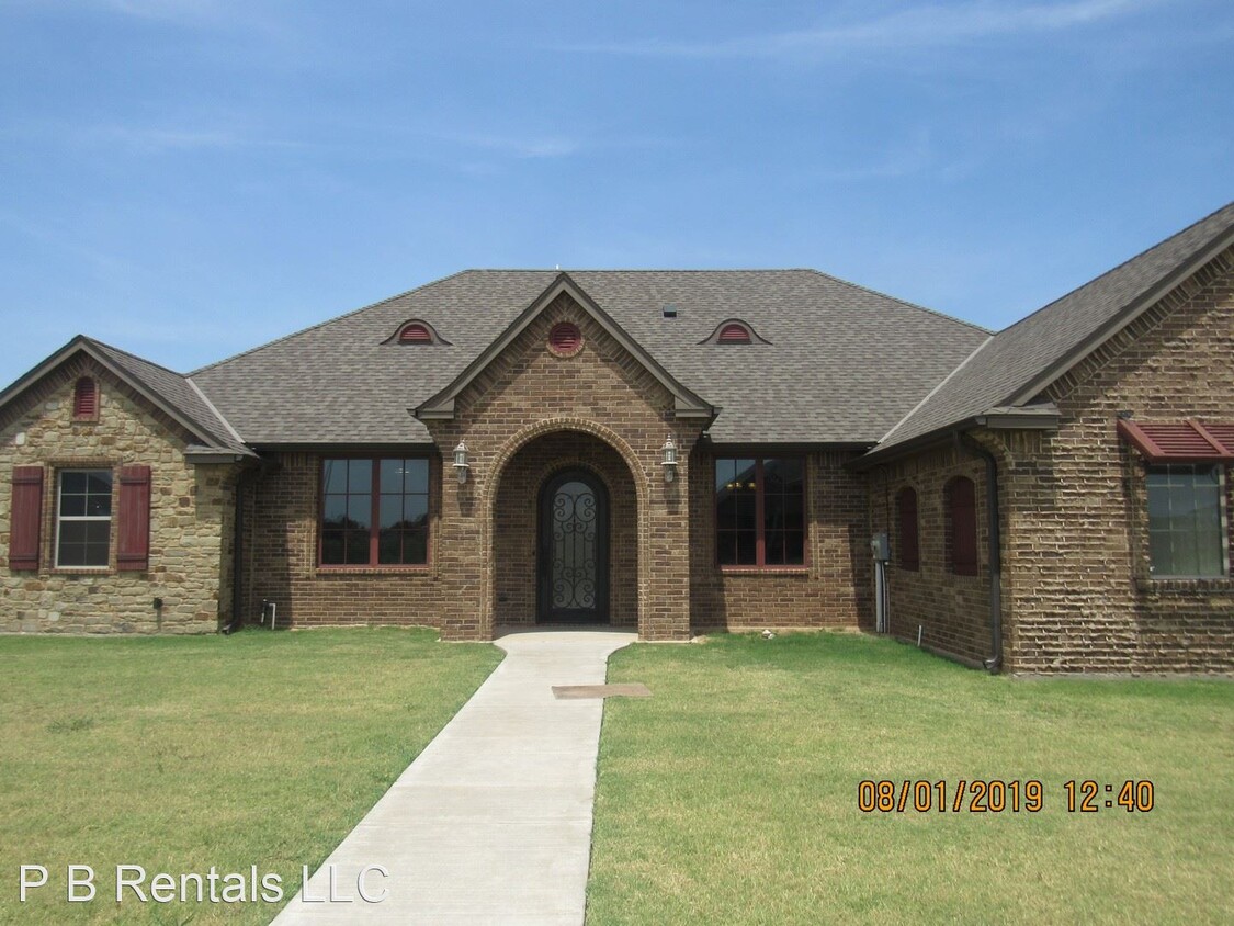 Primary Photo - 1022 Scissortail Dr