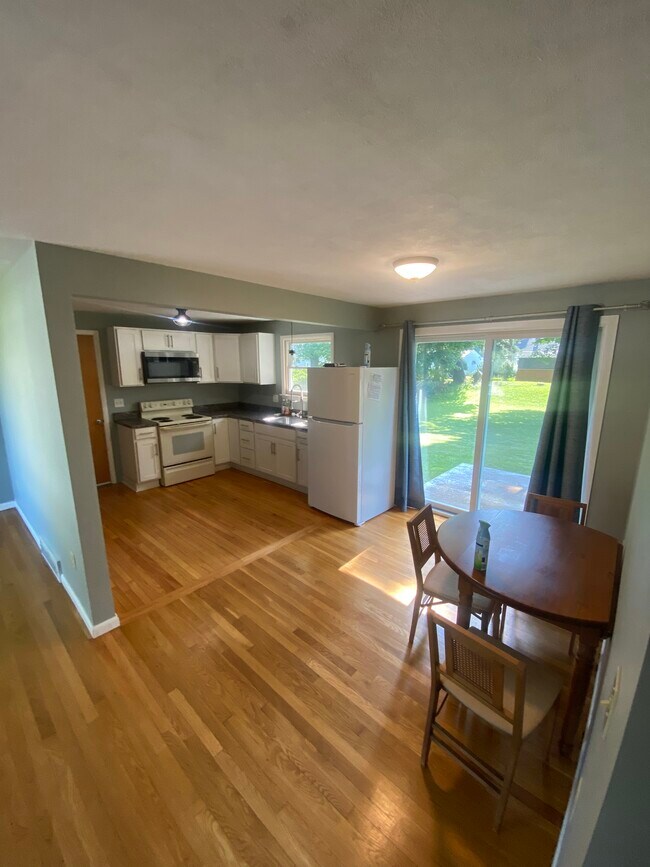 Kitchen area - 25 Royal Brook Ln