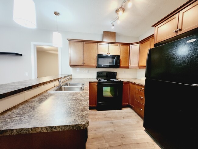 Building Photo - 2565 Hanna Crescent NW