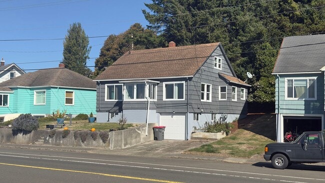 Building Photo - 627 W Marine Dr