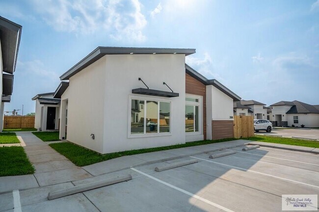 Building Photo - 3508 Hidalgo Cir