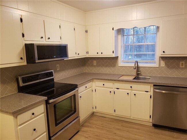 Building Photo - 4911 Valley Dale Dr SW