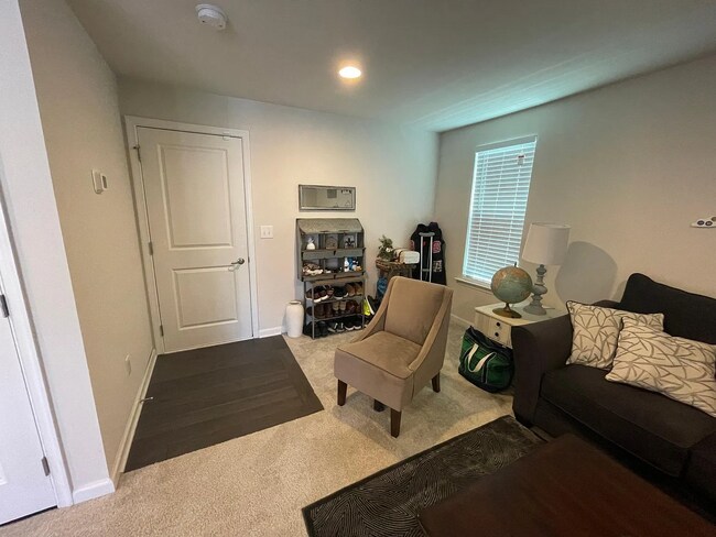 Foto del edificio - Stunning 3BD, 2.5BA End Unit Durham Townho...