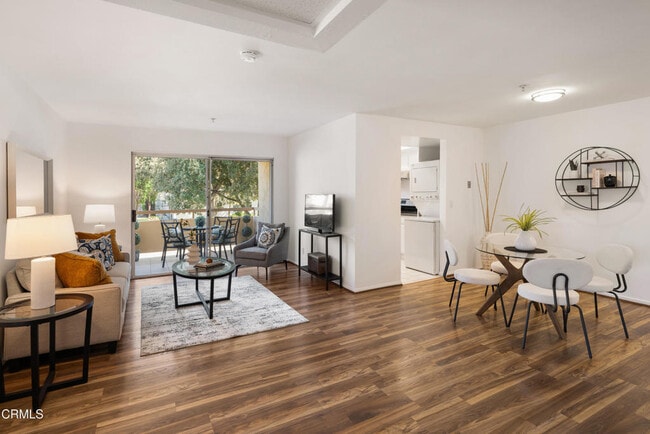 Foto del edificio - 449 N Catalina Ave